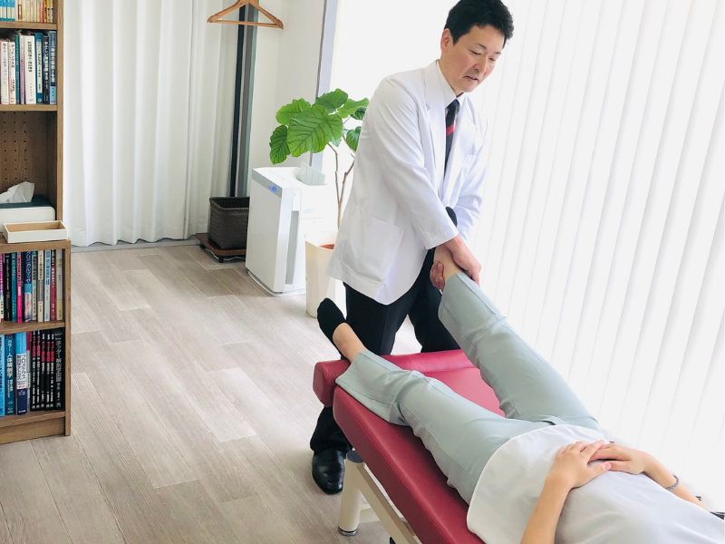股関節の施術